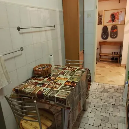 Stanza Matrimoniale Comoda, A 5 Minuti A Piedi Dalla Metro, Perfetta Per Muoversi A * Milánó