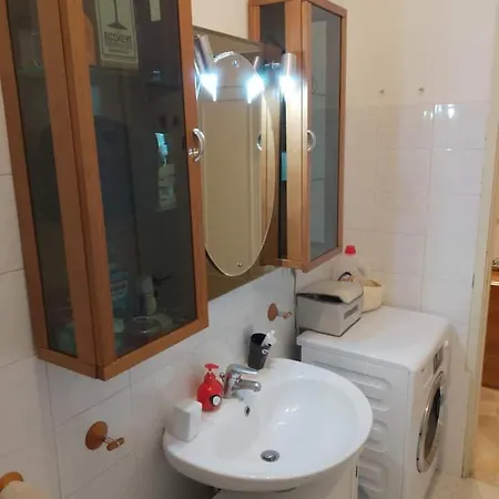 Homestay szállás Stanza Matrimoniale Comoda, A 5 Minuti A Piedi Dalla Metro, Perfetta Per Muoversi A Milánó