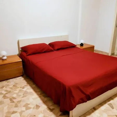 Stanza Matrimoniale Comoda, A 5 Minuti A Piedi Dalla Metro, Perfetta Per Muoversi A Homestay szállás Milánó